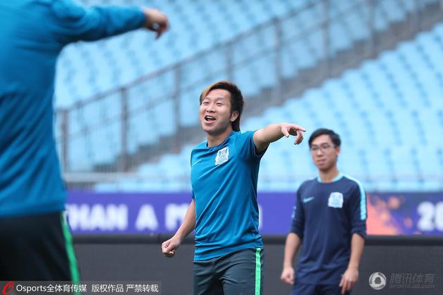 TA：德布劳内改变饮食和运动习惯，以确保长时间养伤不会影响他TheAthletic撰文谈到了德布劳内的话题，该文表示德布劳内改变饮食和运动习惯，以确保长时间养伤不会影响他。